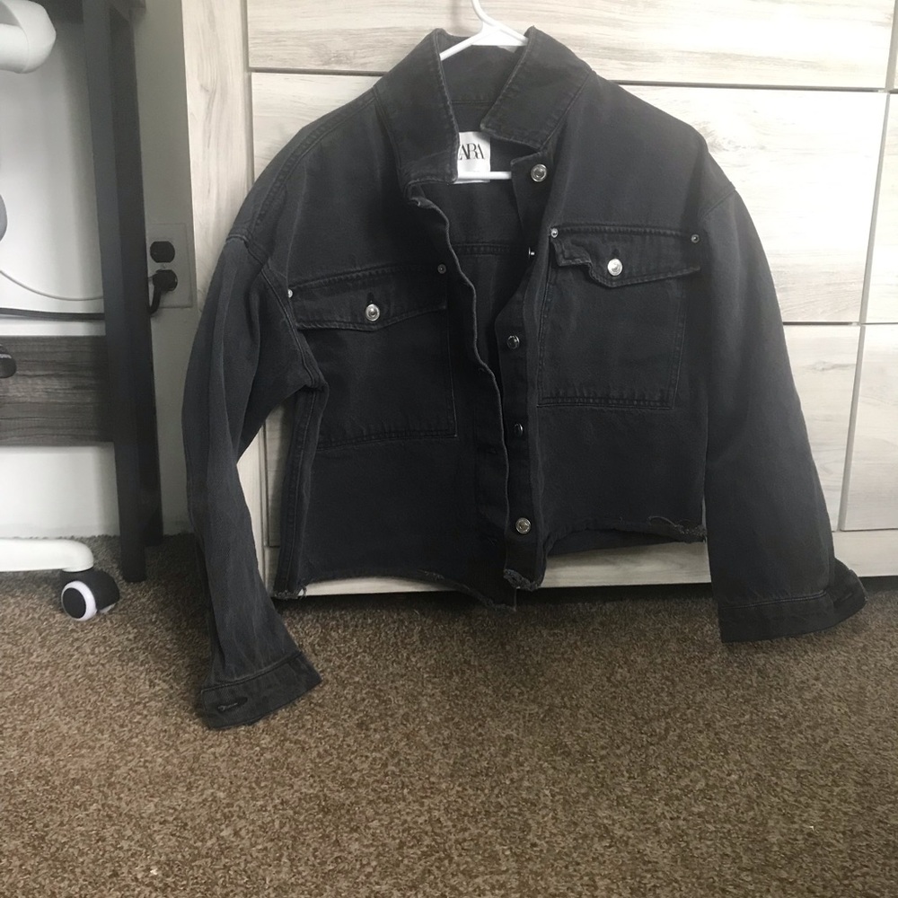 Denim jacket with raw-hem🛍🛍